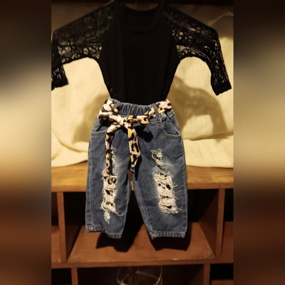 baby girl ripped jeans with cheetah belt and black long sleeve lacey onsy - Picture 4 of 7